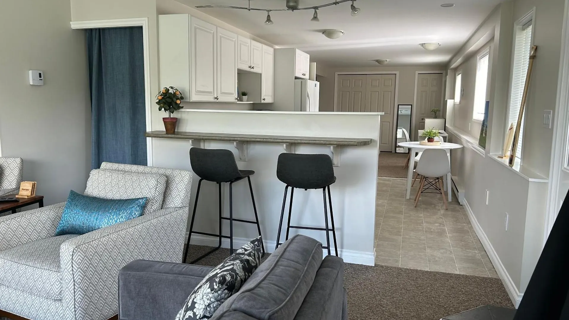 Quiet Neighborhood, Just A Short Drive To Downtown Lejlighed Victoria